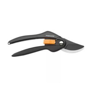 Fiskars metszőolló kerti használatra, tapadásmentes pengével
